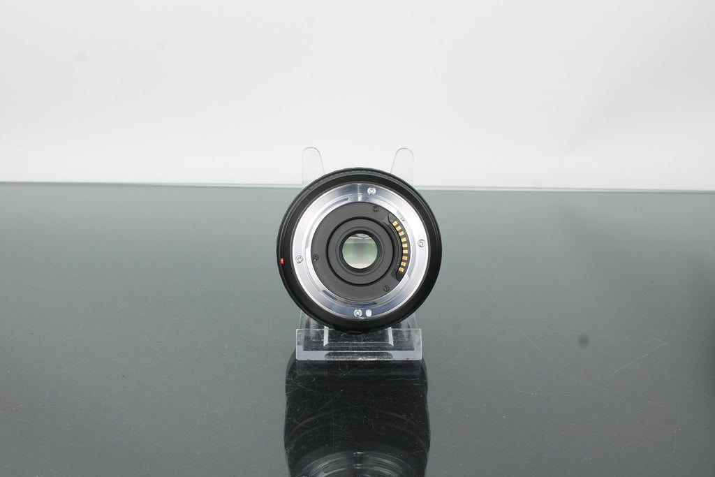 Olympus Zuiko Digital ED 18 - 180mm f/3.5 - 6.3 - Dutch|Thrift