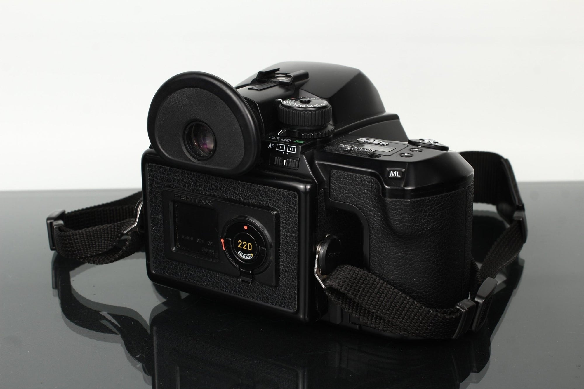 Pentax 645N Kit + FA 45 - 85mm + FA 80 - 160mm - Dutch|Thrift