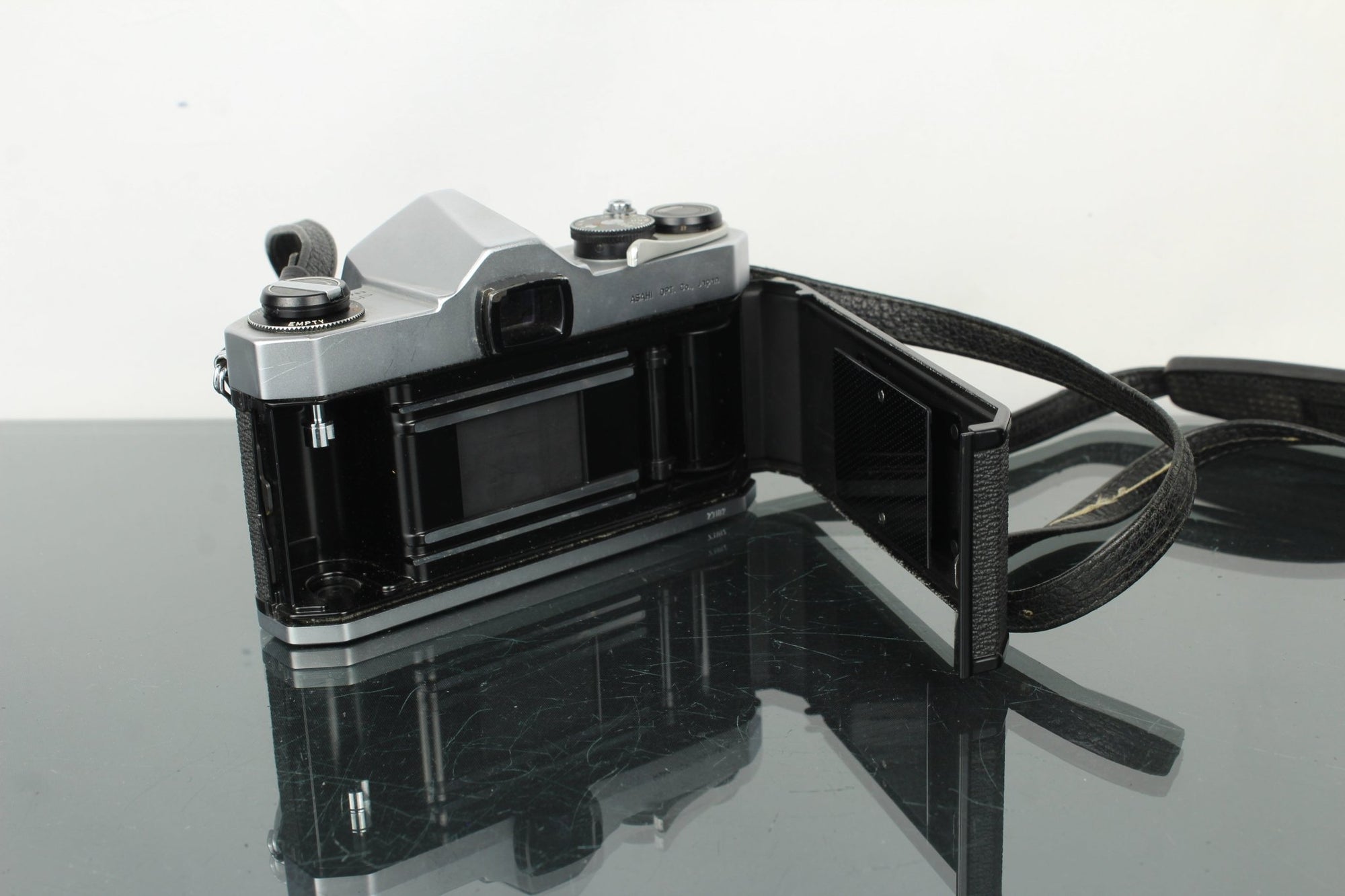 Pentax Asahi Spotmatic + 55mm f/2 Asahi Takumar M42 lens - Dutch|Thrift