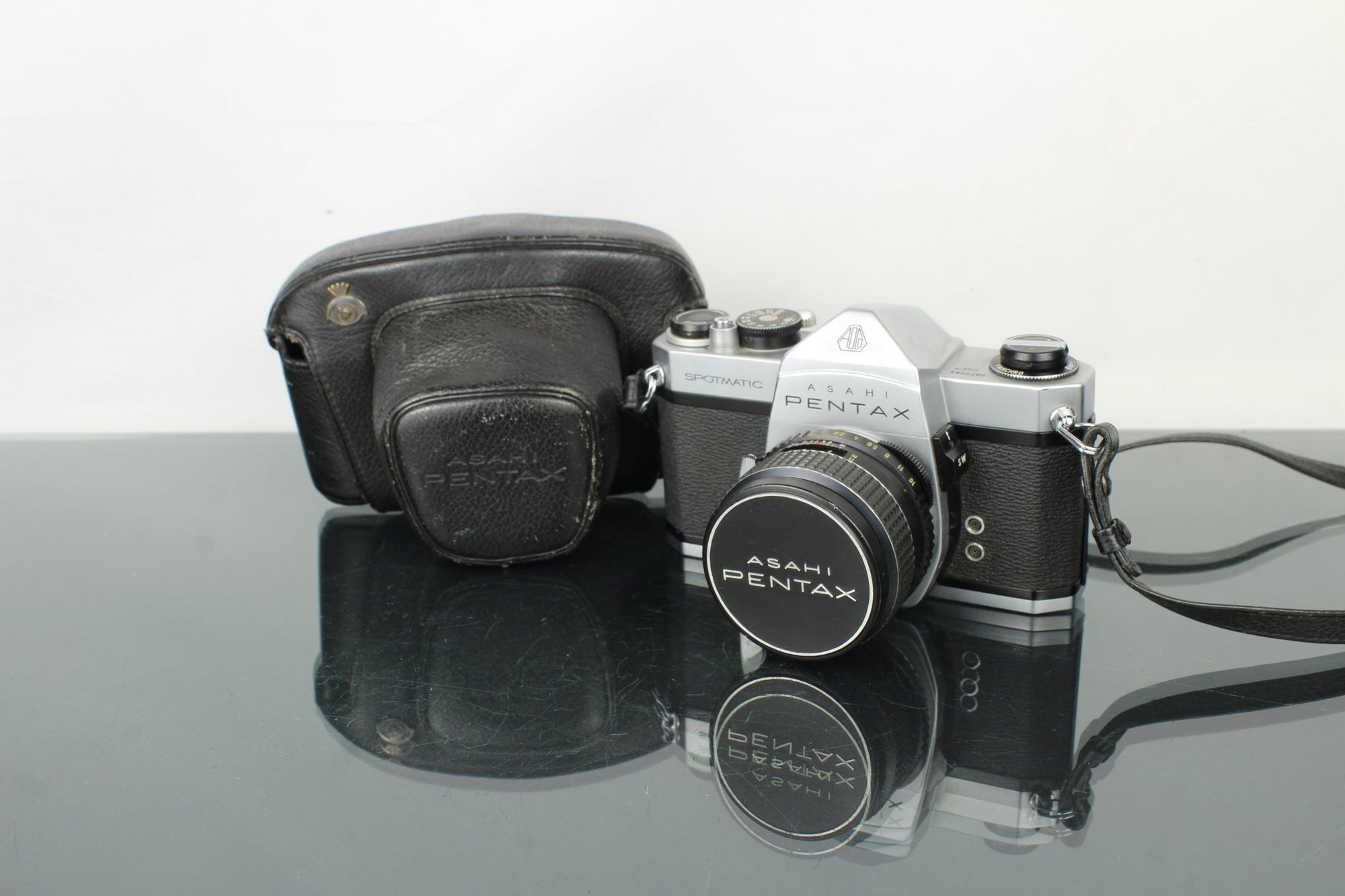 Pentax Asahi Spotmatic + 55mm f/2 Asahi Takumar M42 lens - Dutch|Thrift