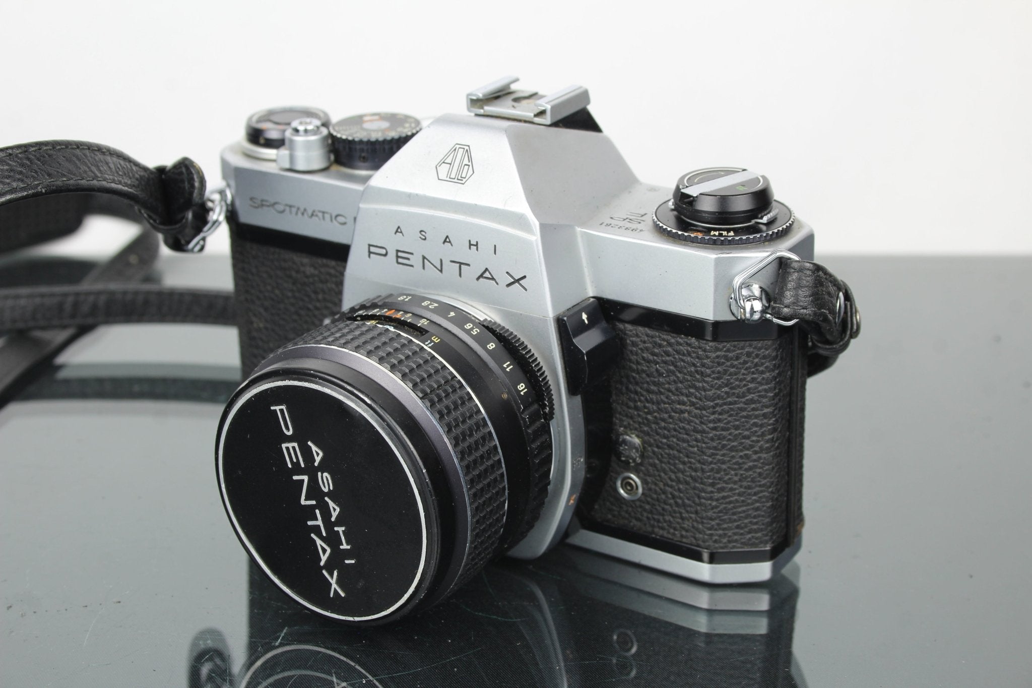 Pentax Asahi Spotmatic F + SMC Takumar 55mm f/1.8 M42 lens – Dutch