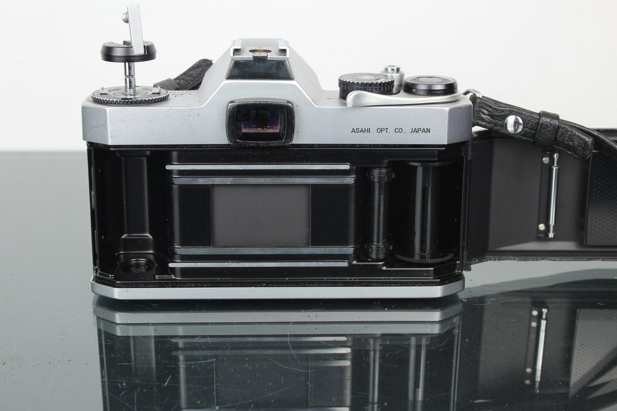 Pentax Asahi Spotmatic F + SMC Takumar 55mm f/1.8 M42 lens – Dutch