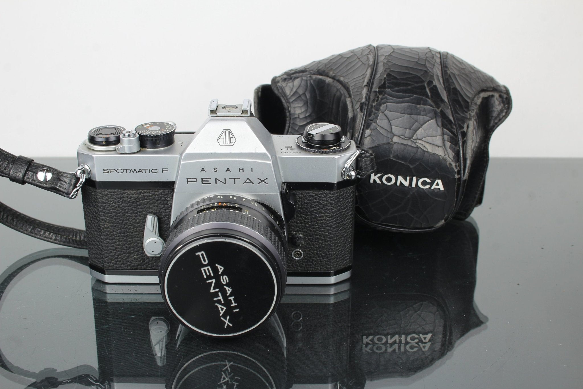 Pentax Asahi Spotmatic F + SMC Takumar 55mm f/1.8 M42 lens – Dutch