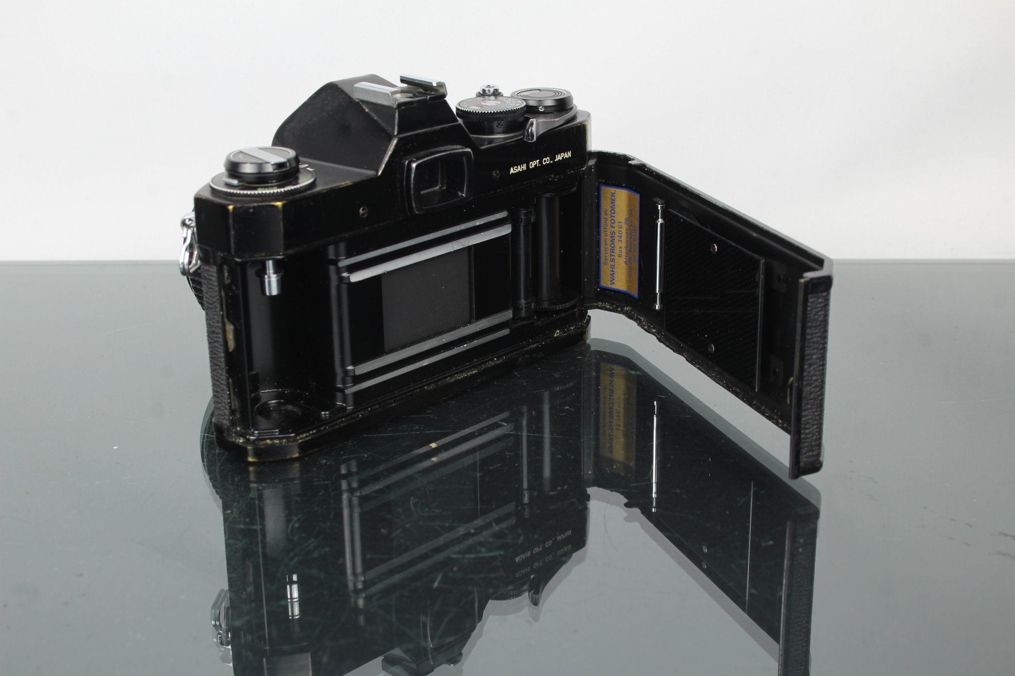 Pentax Asahi Spotmatic SP II + 55mm f/1.8 Takumar lens (M42 mount