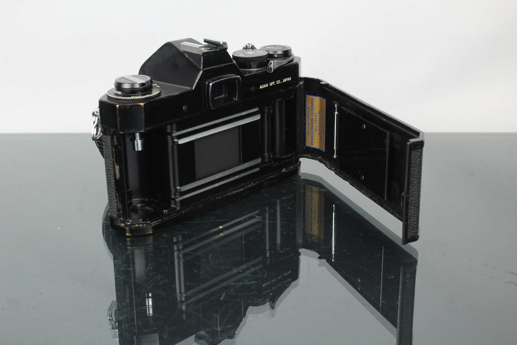 Pentax Asahi Spotmatic SP II + 55mm f/1.8 Takumar lens (M42 mount) - Dutch|Thrift