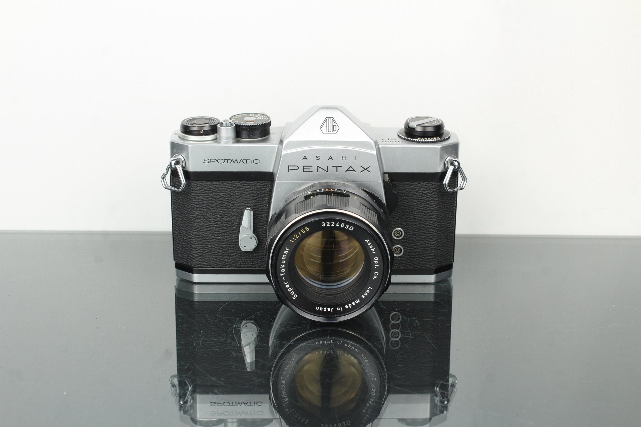 Pentax Asahi Spotmatic SP + Super Takumar 55mm f/2 – Dutch|Thrift