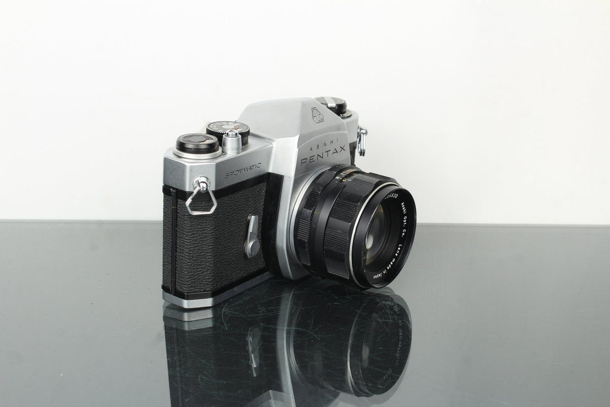 Pentax Asahi Spotmatic SP + Super Takumar 55mm f/2 - Dutch|Thrift
