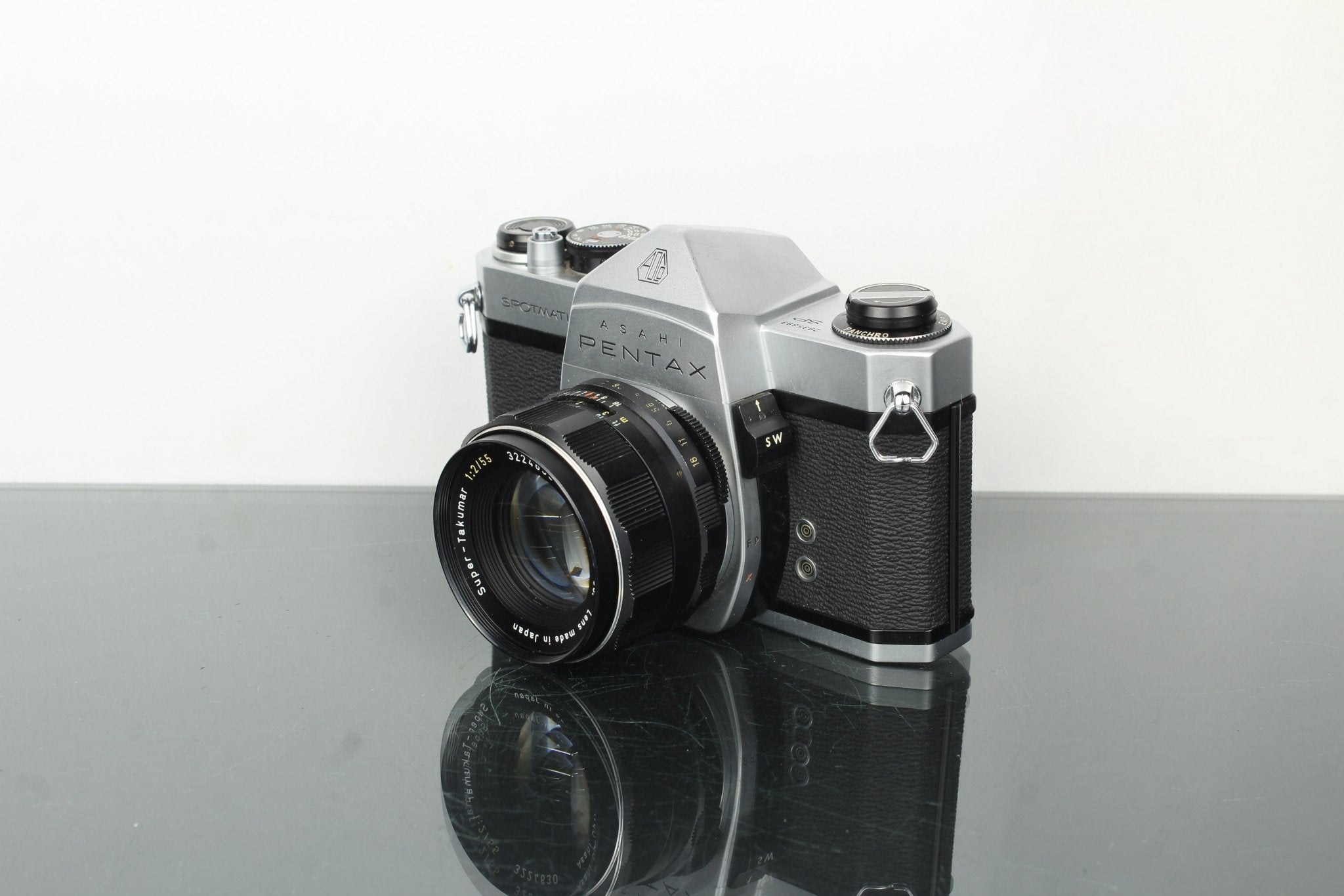 Pentax Asahi Spotmatic SP + Super Takumar 55mm f/2 – Dutch|Thrift