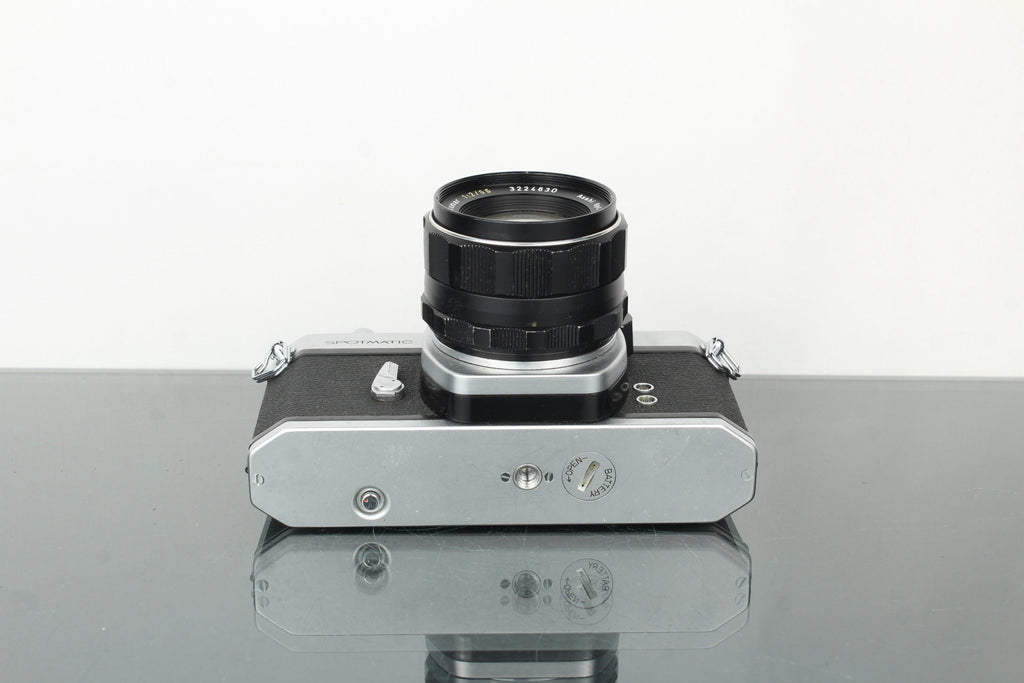 Pentax Asahi Spotmatic SP + Super Takumar 55mm f/2 - Dutch|Thrift