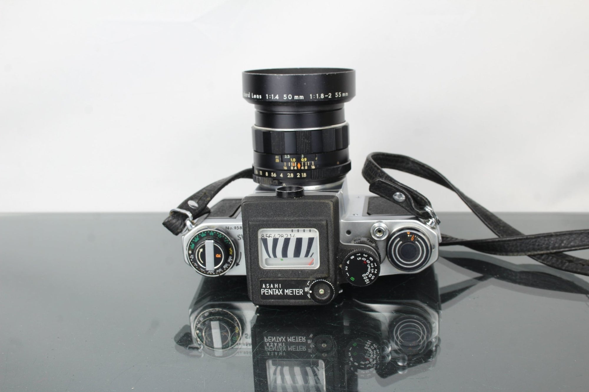 Pentax Asahi SV + 55mm 1.8 Takumar lens & Lightmeter - Dutch|Thrift
