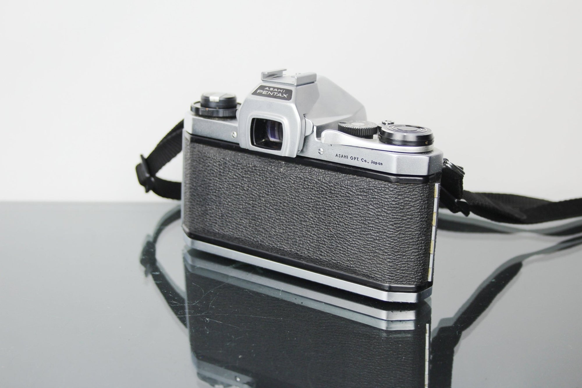 Pentax Asahi SV + Asahi Super Takumar 55mm f/2 M42 lens - Dutch|Thrift