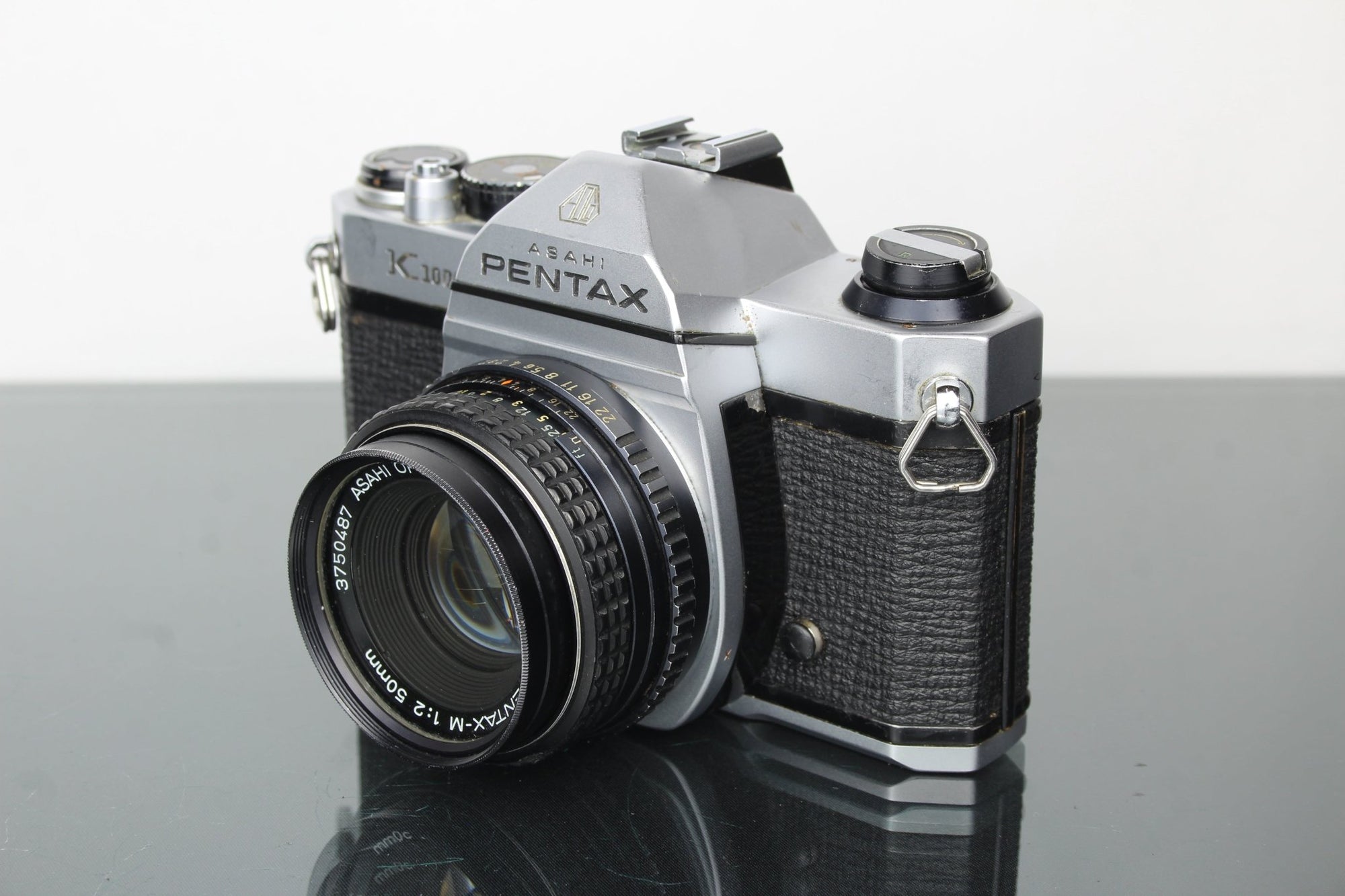 Pentax K1000 + 50mm 1:2 Pentax lens - Dutch|Thrift