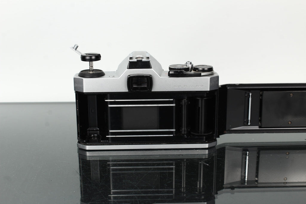 Pentax K1000 + Pentax - M 50mm f/2 - Dutch|Thrift