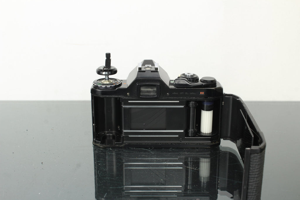 Pentax ME + 50mm 1.4 Pentax - M lens - Dutch|Thrift