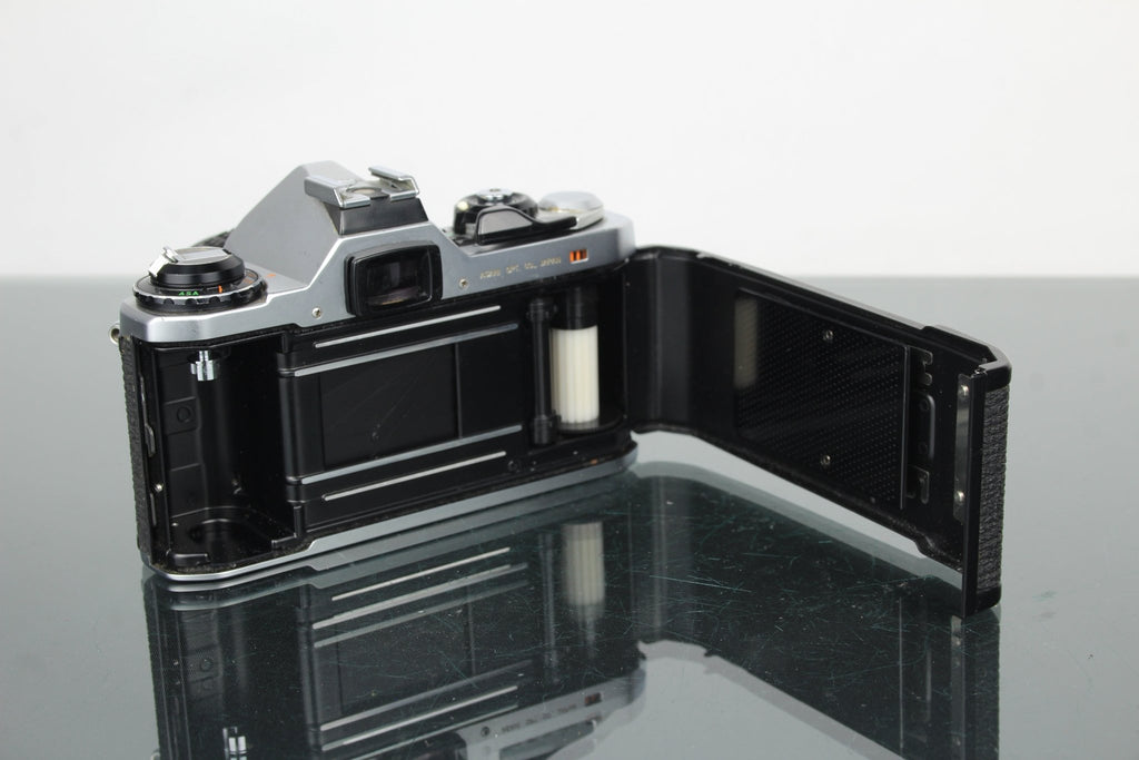 Pentax ME + 50mm 1.7 Pentax - M lens - Dutch|Thrift