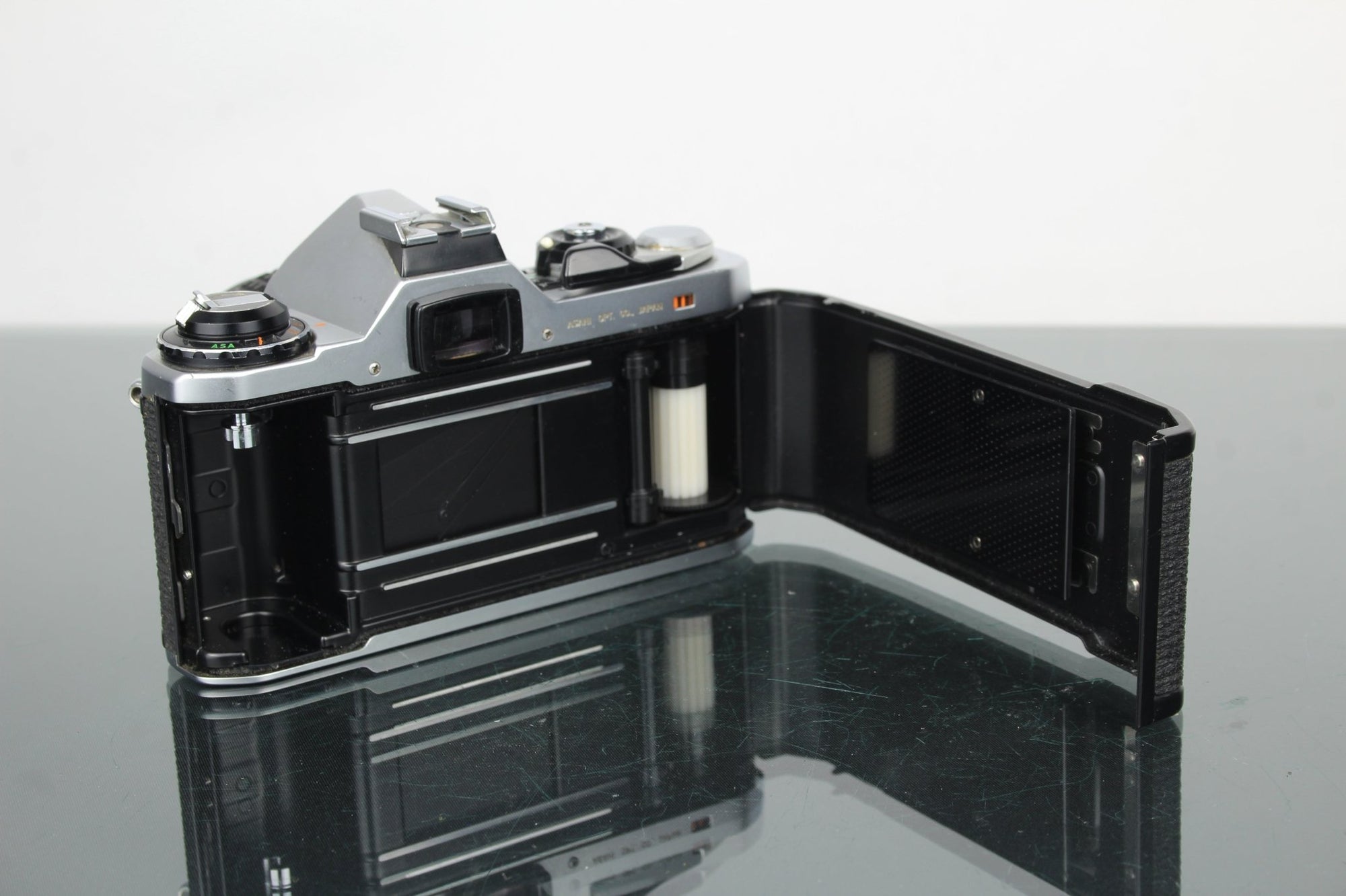 Pentax ME + 50mm 1.7 Pentax - M lens - Dutch|Thrift