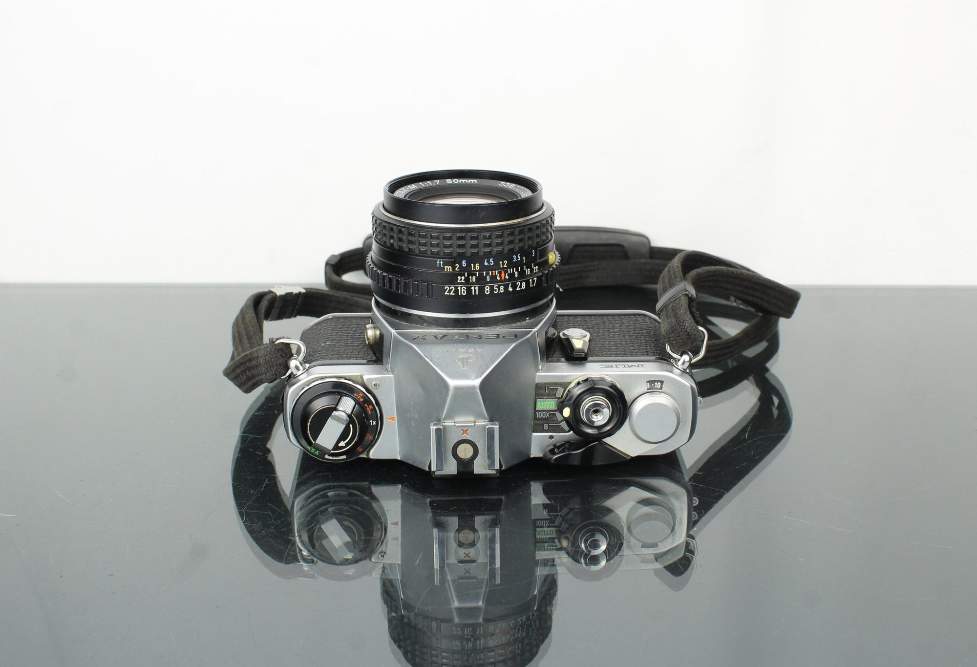 Pentax ME + 50mm 1.7 Pentax - M lens - Dutch|Thrift