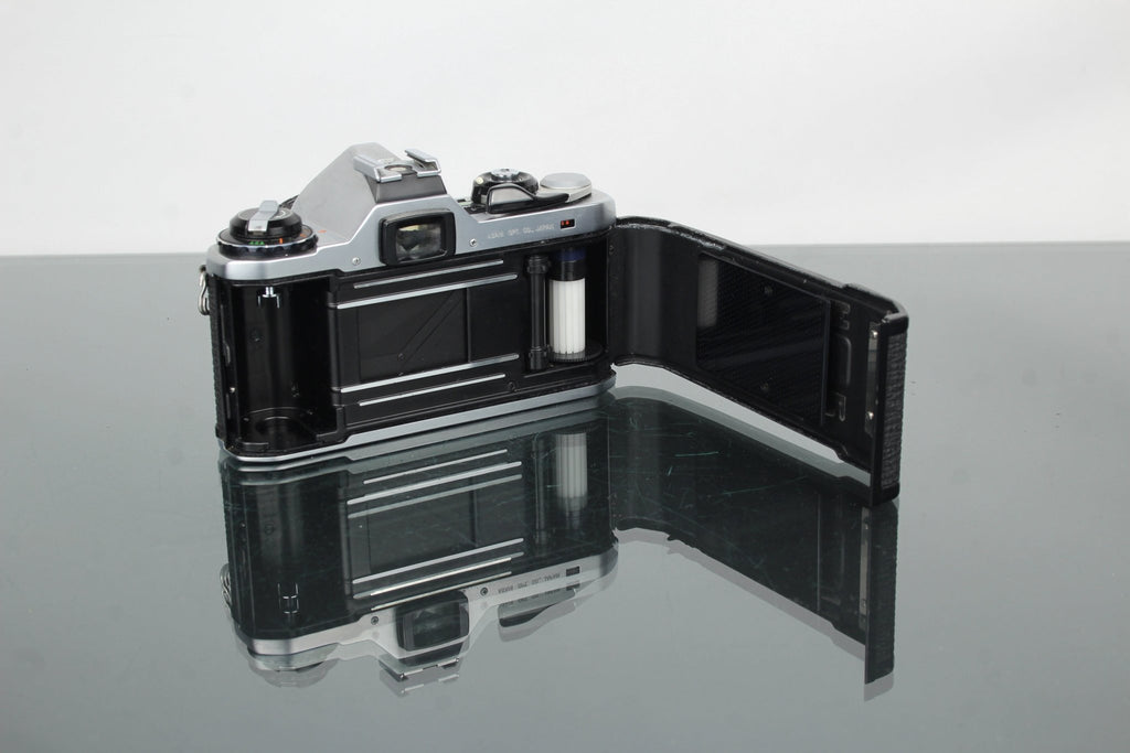 Pentax ME + 50mm 1.7 Pentax - M lens - Dutch|Thrift