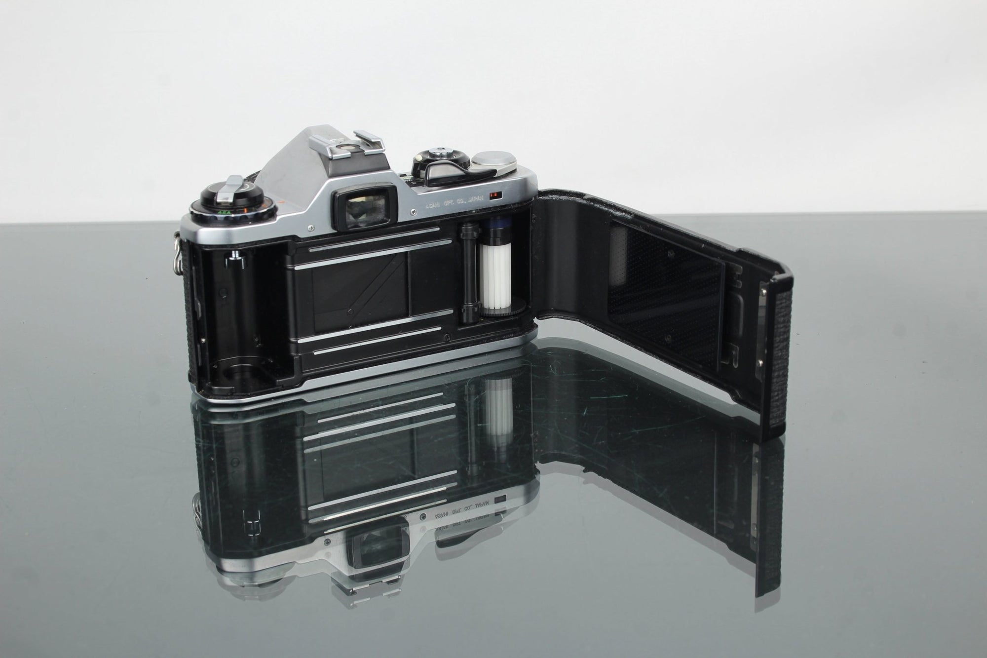 Pentax ME + 50mm 1.7 Pentax - M lens - Dutch|Thrift