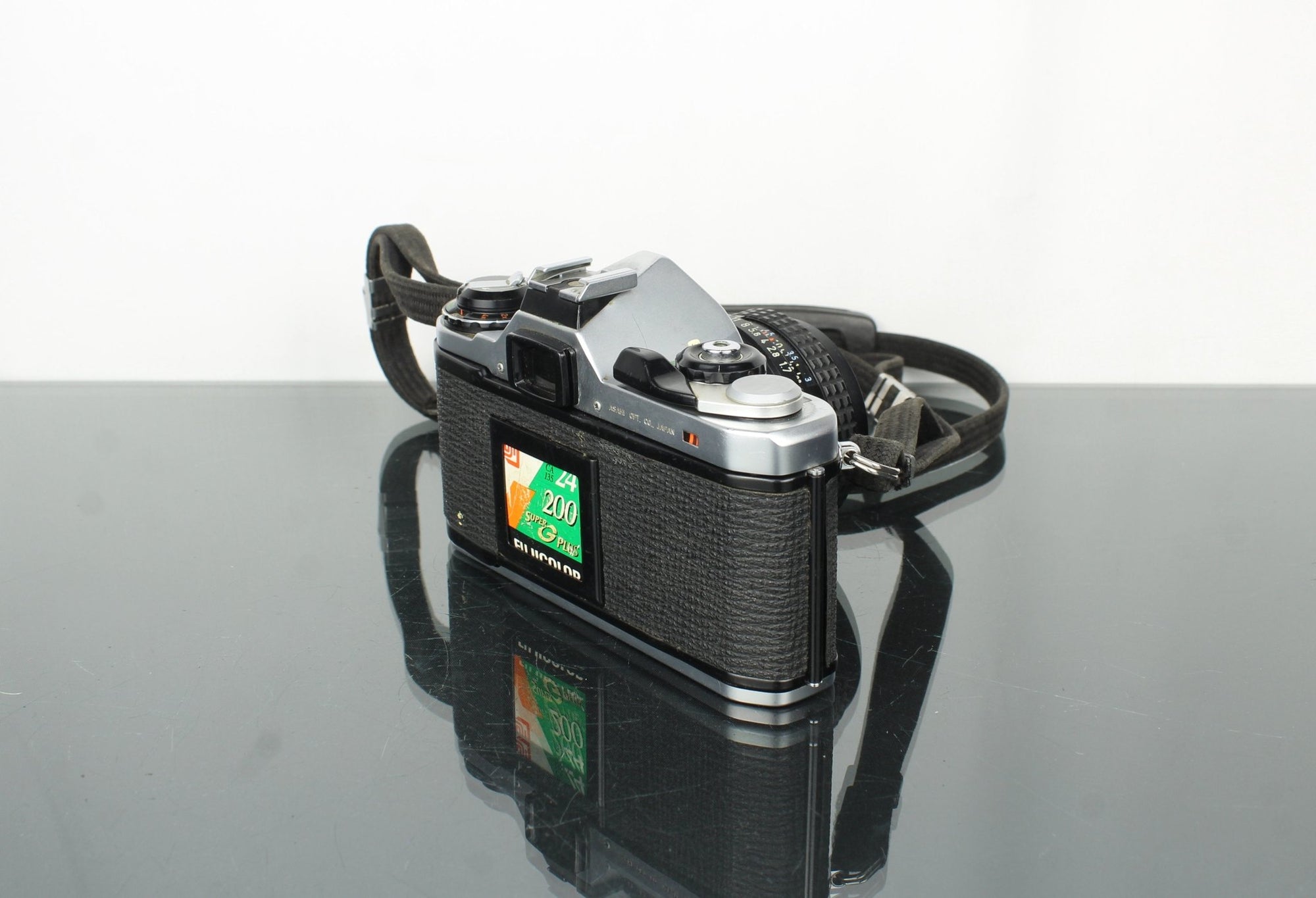 Pentax ME + 50mm 1.7 Pentax - M lens - Dutch|Thrift