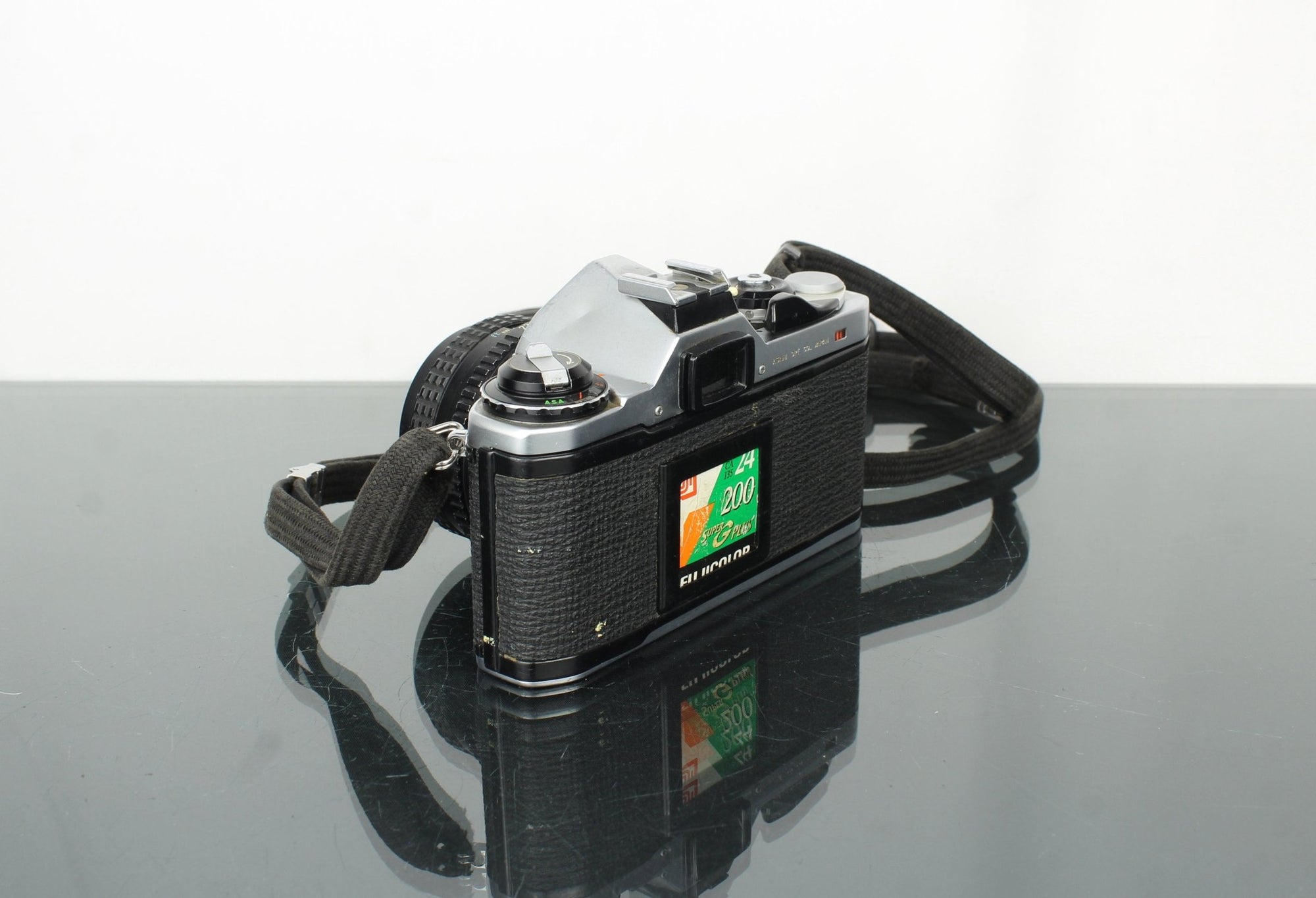 Pentax ME + 50mm 1.7 Pentax - M lens - Dutch|Thrift