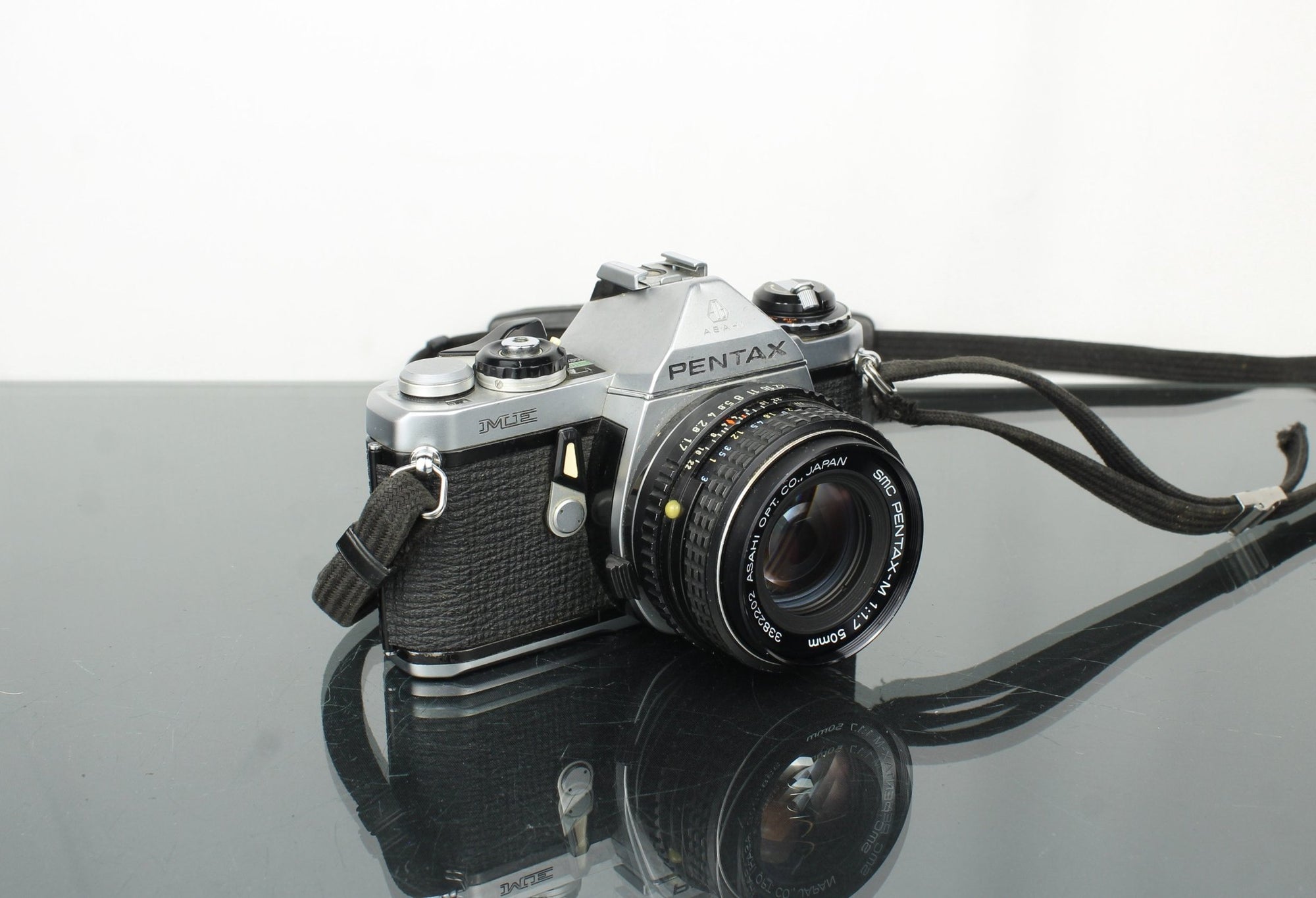 Pentax ME + 50mm 1.7 Pentax - M lens - Dutch|Thrift