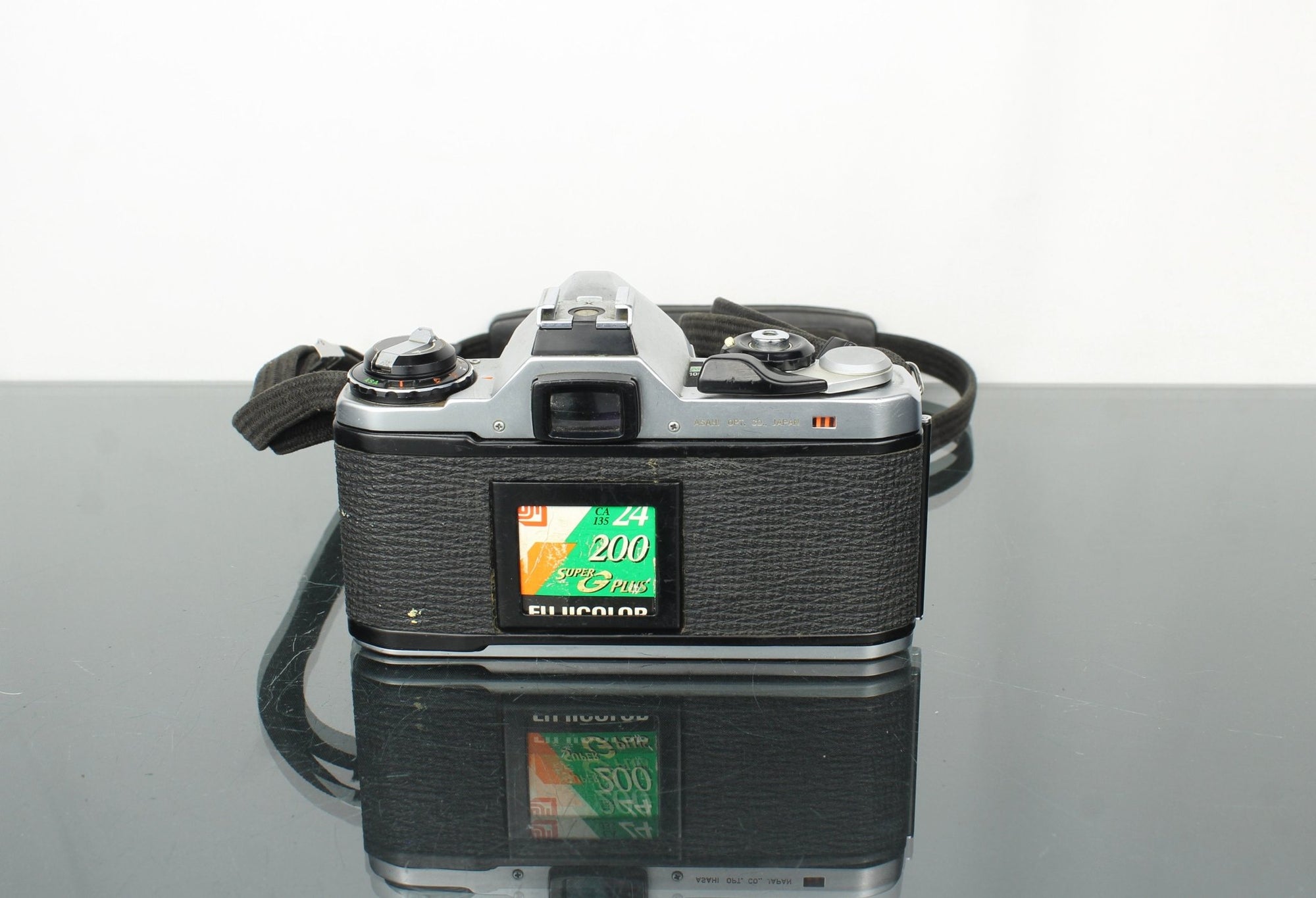 Pentax ME + 50mm 1.7 Pentax - M lens - Dutch|Thrift