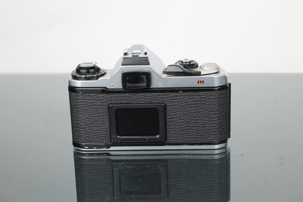 Pentax ME + 50mm f/2 Cosina lens - Dutch|Thrift