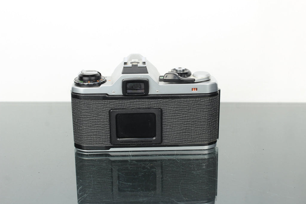 Pentax ME + 50mm f/2 Pentax - M lens - Dutch|Thrift