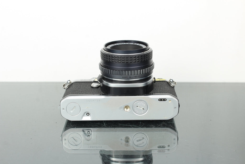 Pentax ME + 50mm f/2 Pentax - M lens - Dutch|Thrift