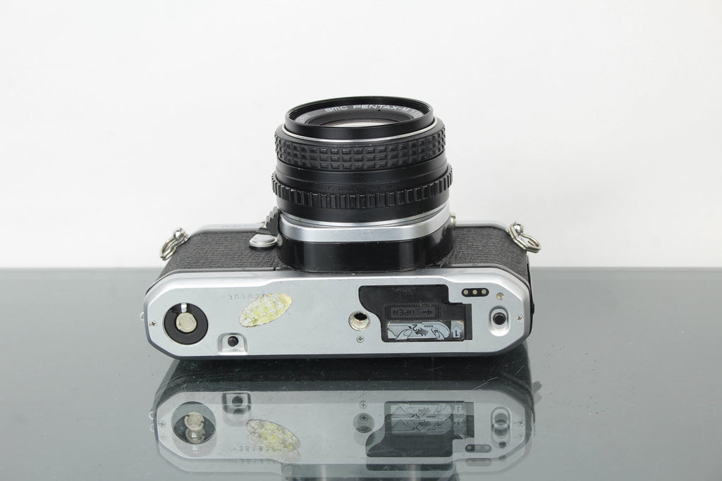 Pentax ME F + 50mm 1.7 Pentax lens - Dutch|Thrift