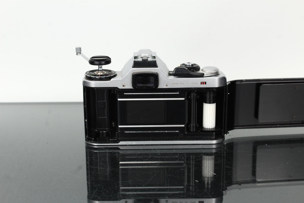 Pentax ME + Pentax - M 1:2 50mm - Dutch|Thrift