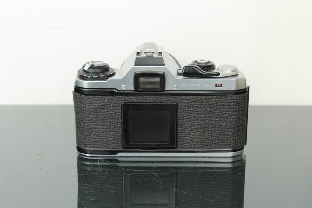 Pentax ME + Pentax M 135mm f/3.5 lens - Dutch|Thrift