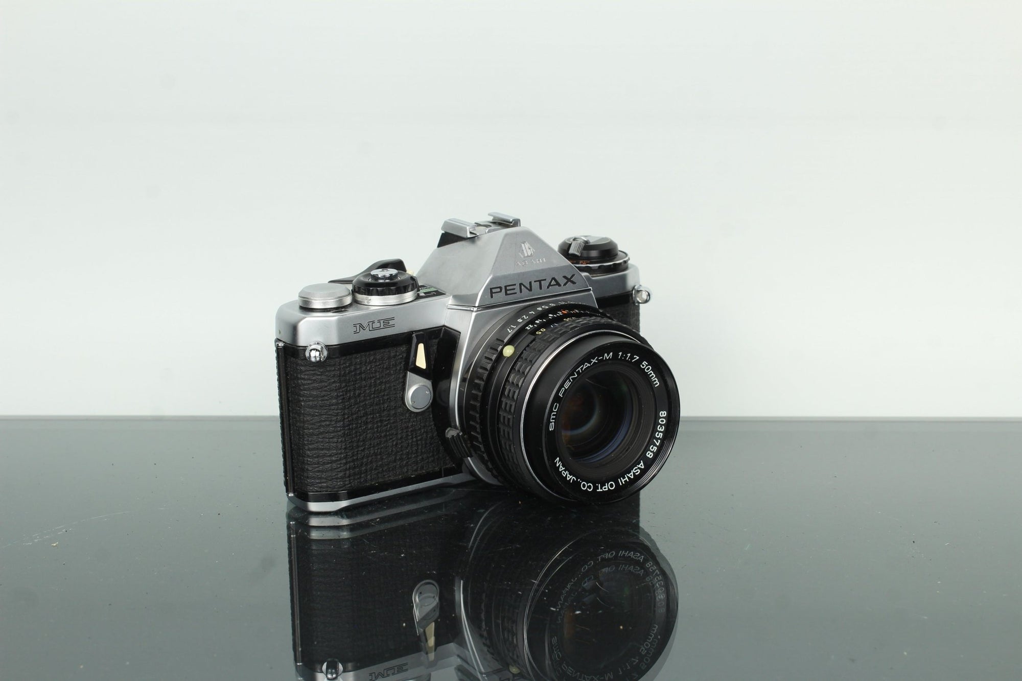 Pentax ME SMC - M 50mm f/1.7 - Dutch|Thrift