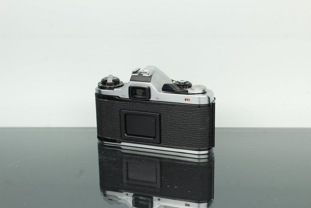 Pentax ME SMC - M 50mm f/1.7 - Dutch|Thrift