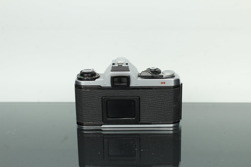 Pentax ME SMC - M 50mm f/1.7 - Dutch|Thrift