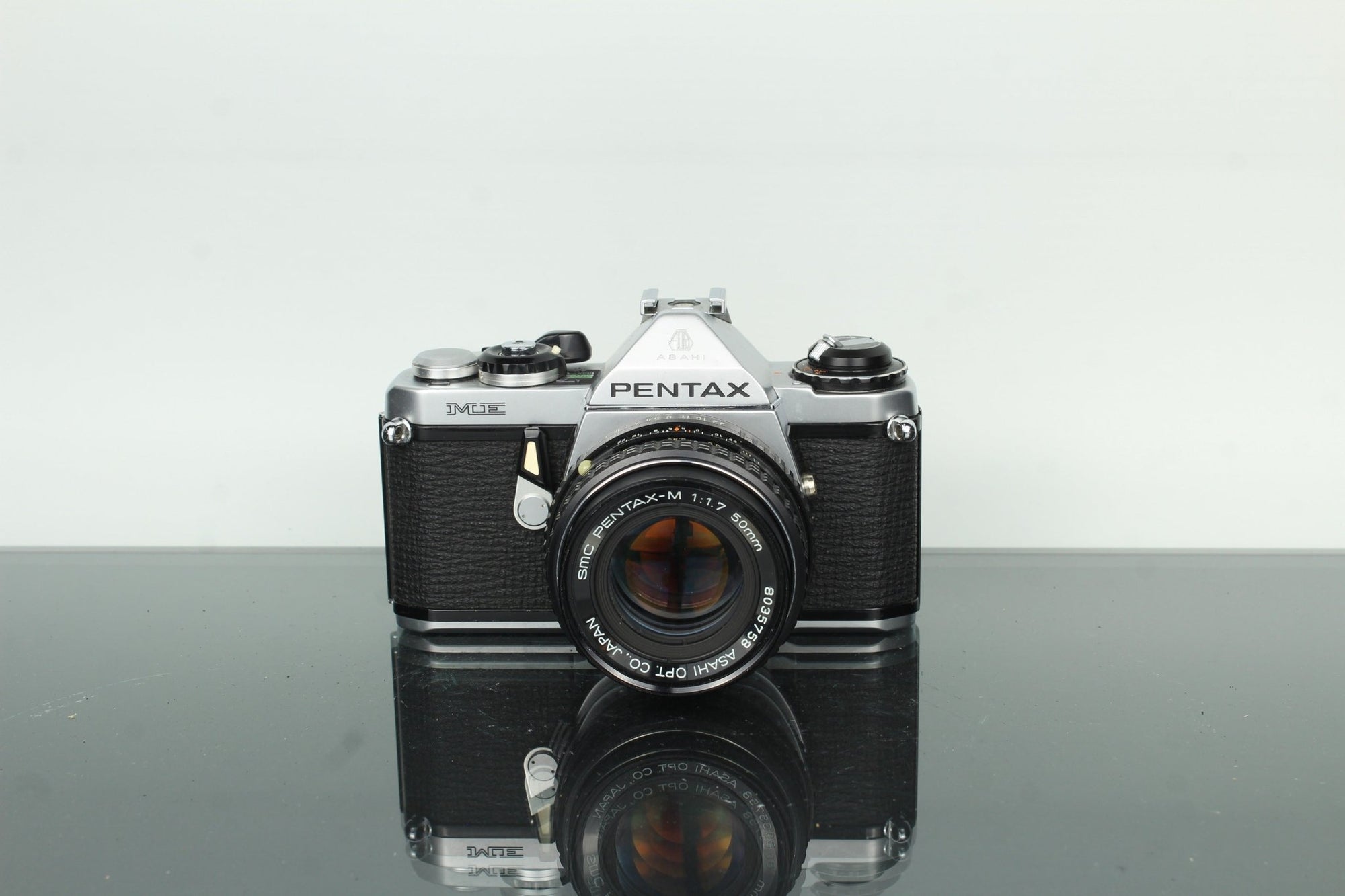 Pentax ME SMC - M 50mm f/1.7 - Dutch|Thrift