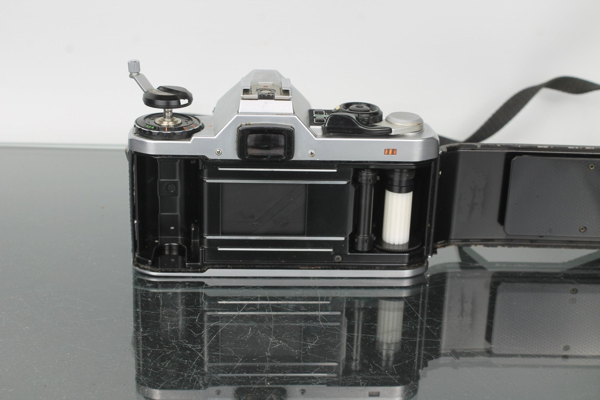 Pentax ME Super 35mm Film SLR Camera met 50mm f/1.7 Lens – Dutch