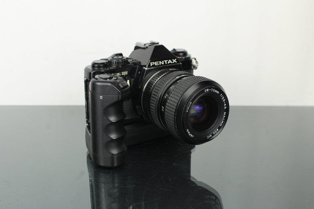 Pentax ME Super + Kiron 28 - 70mm f/3.5 - 4.5 Macro lens - Dutch|Thrift