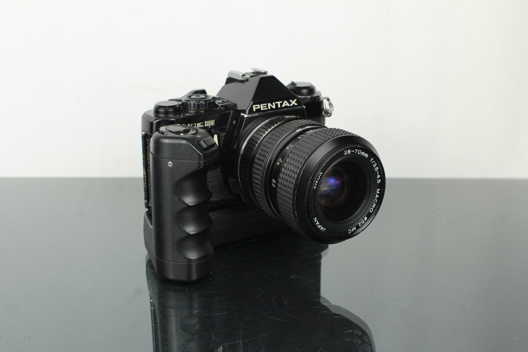 Pentax ME Super + Kiron 28 - 70mm f/3.5 - 4.5 Macro lens - Dutch|Thrift