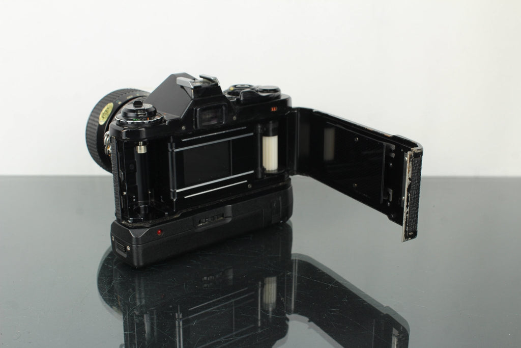 Pentax ME Super + Kiron 28 - 70mm f/3.5 - 4.5 Macro lens - Dutch|Thrift