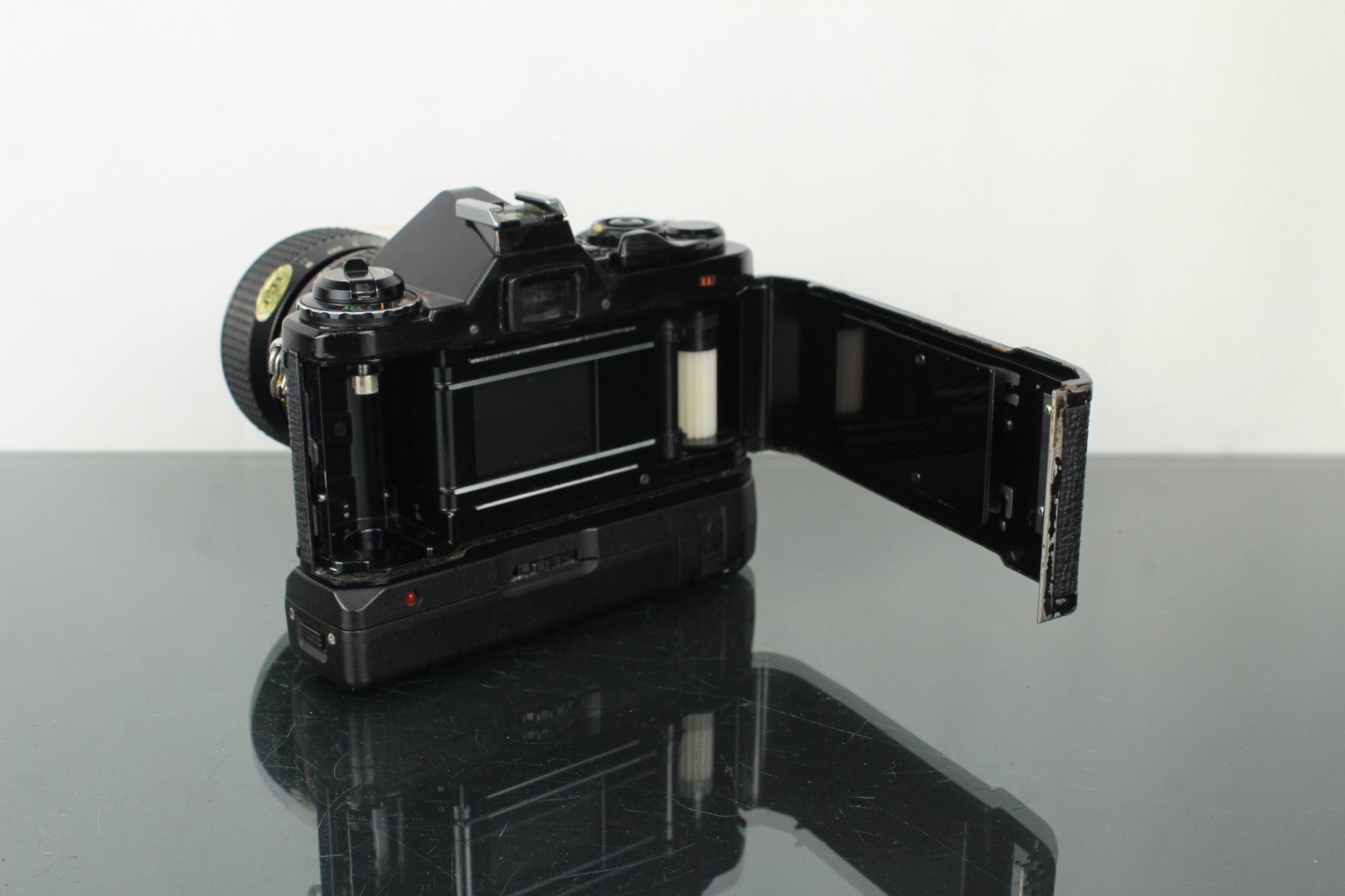 Pentax ME Super + Kiron 28 - 70mm f/3.5 - 4.5 Macro lens - Dutch|Thrift