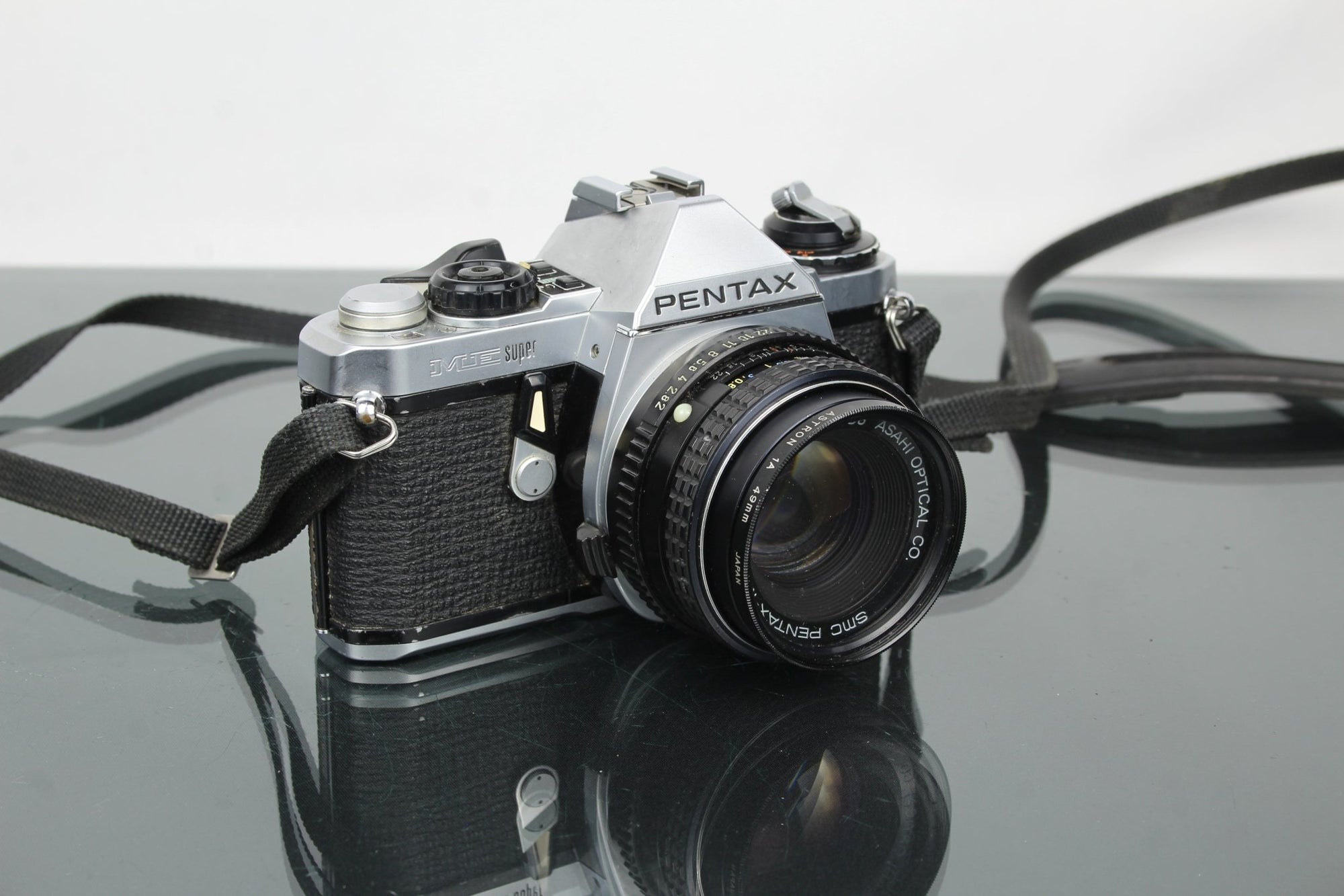 Pentax ME Super + SMC Pentax - M 50mm f/2 lens - Dutch|Thrift