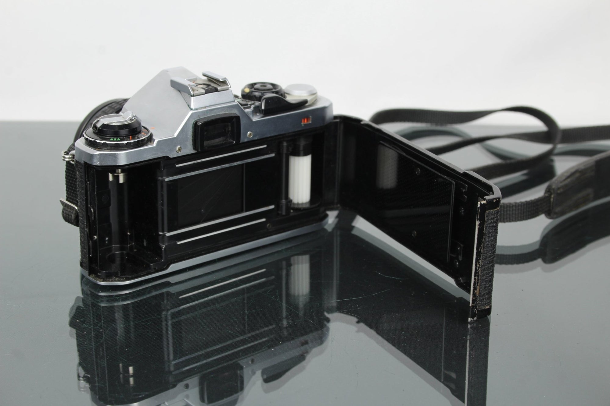 Pentax ME Super + SMC Pentax - M 50mm f/2 lens - Dutch|Thrift