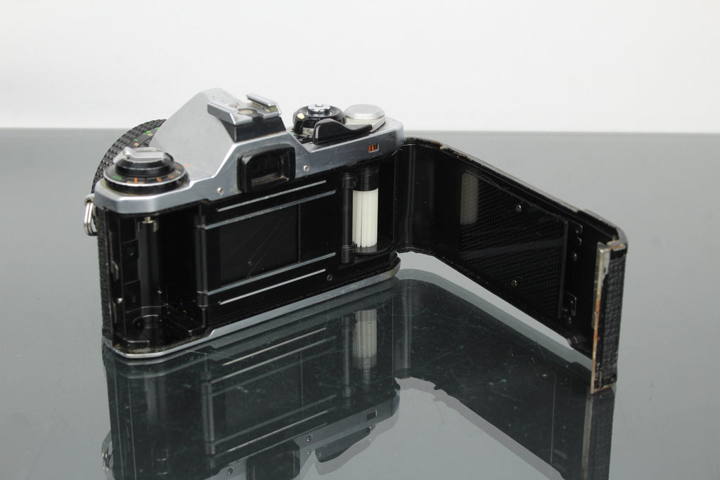 Pentax ME + Vivitar 28mm 1:2.8 AUTO lens - Dutch|Thrift