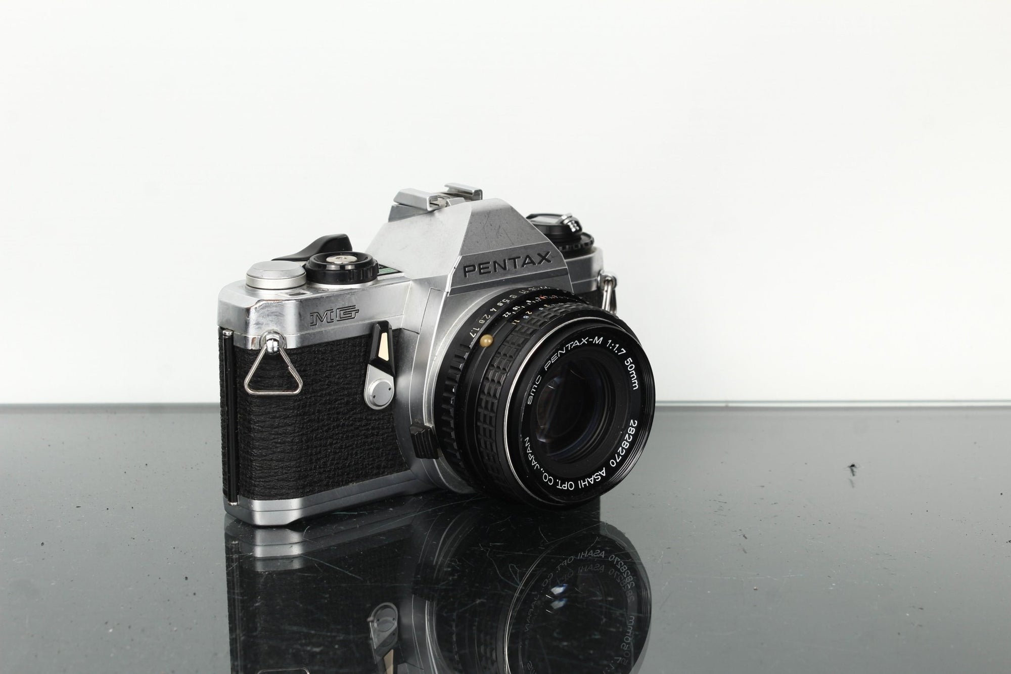 Pentax MG + Pentax - M 1:1.7 50mm - Dutch|Thrift