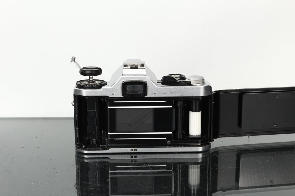 Pentax MG + Pentax - M 1:1.7 50mm - Dutch|Thrift