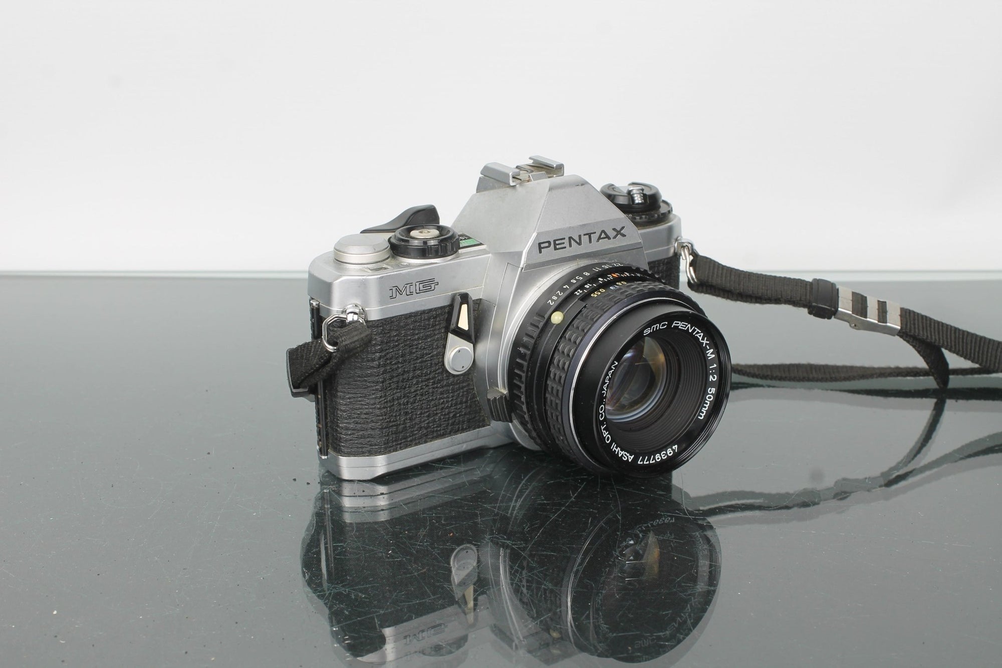 Pentax MG + SMC Pentax - M 1:2 50mm - Dutch|Thrift
