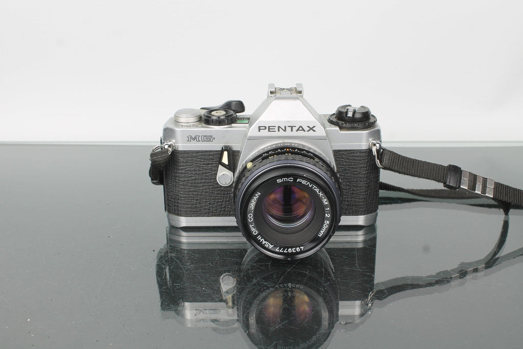 Pentax MG + SMC Pentax - M 1:2 50mm - Dutch|Thrift
