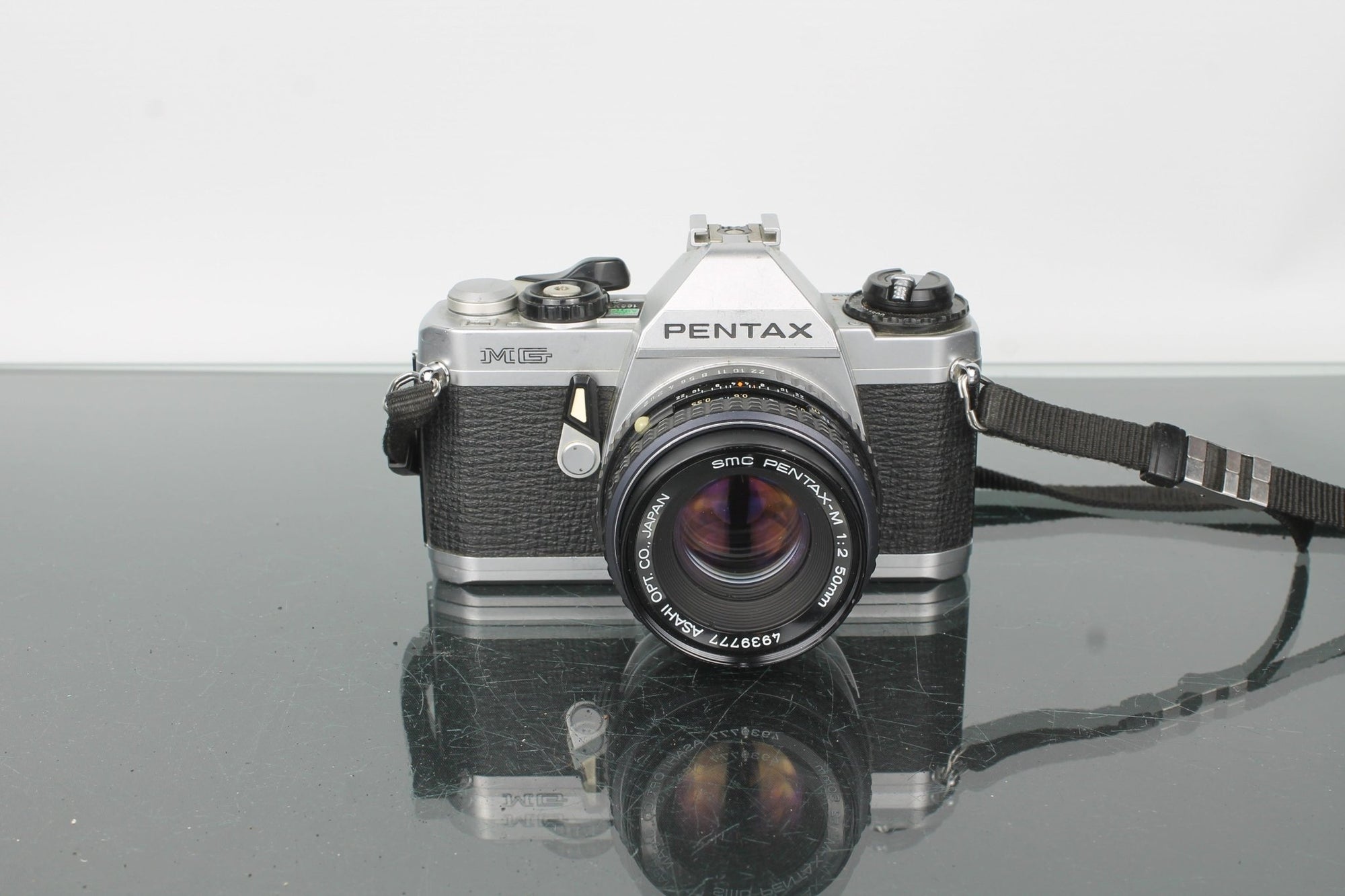 Pentax MG + SMC Pentax - M 1:2 50mm - Dutch|Thrift